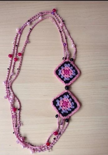 Collana all uncinetto - all'uncinetto, con